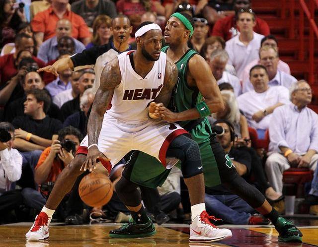 他不仅承担 他不仅承担